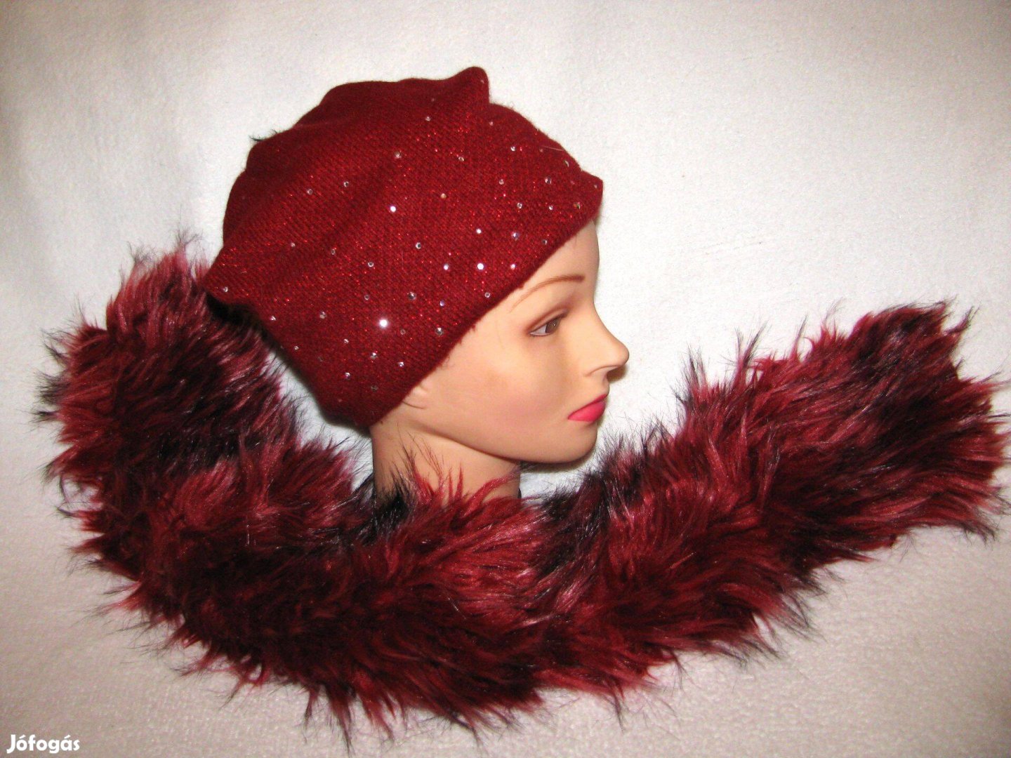 Női sál kapucnira is 80 L dús Veronik képen láthatóval újak