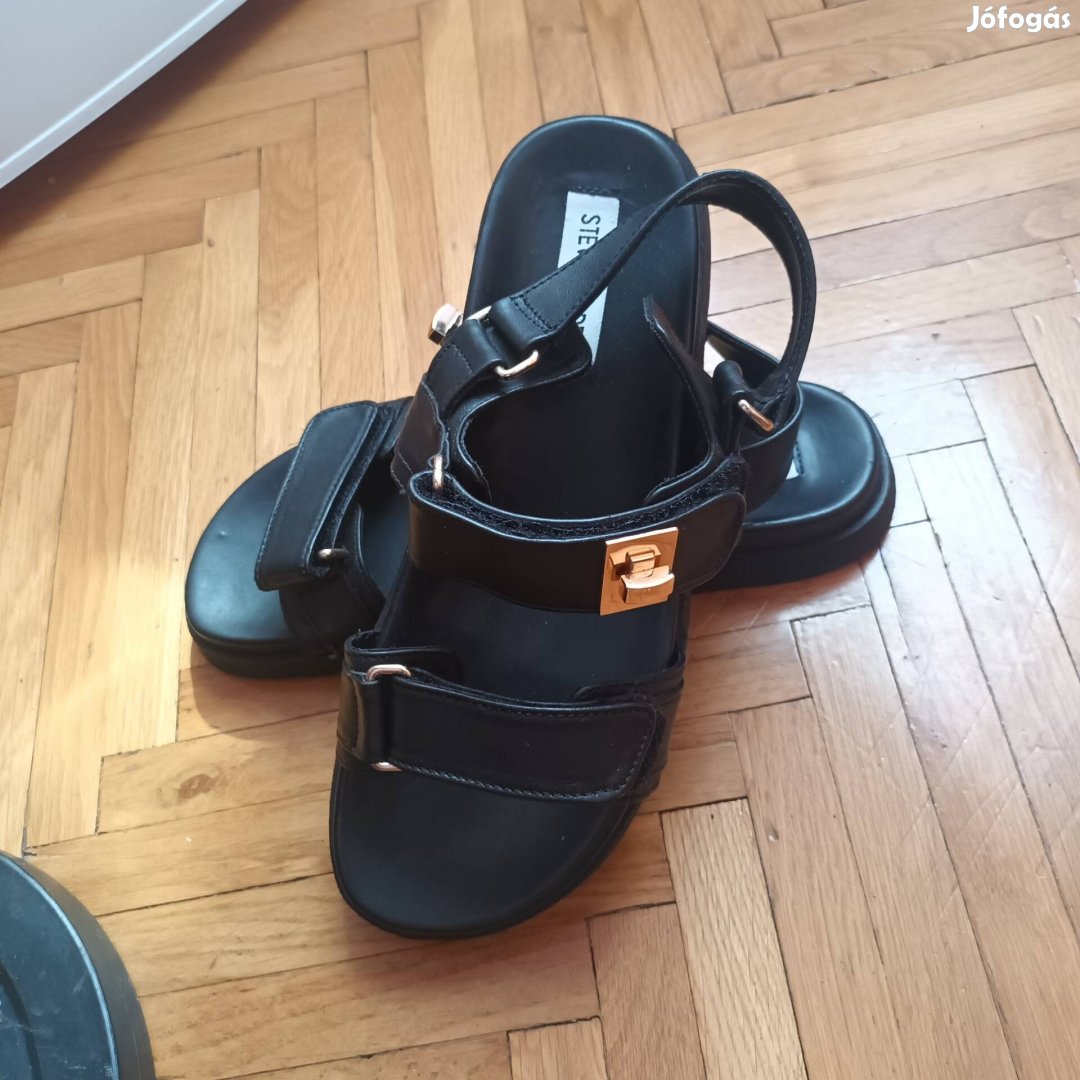 Női szandál!