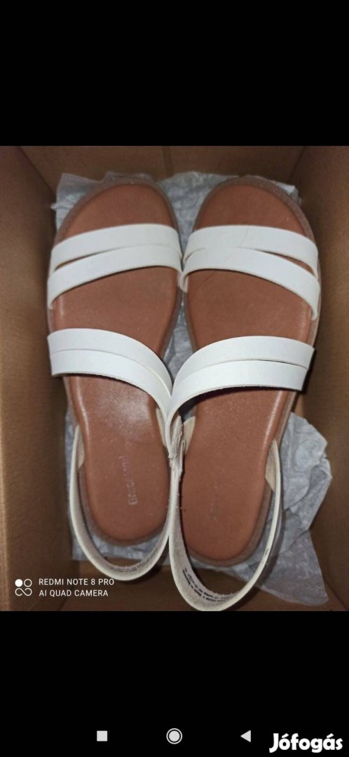 Női szandál fehér