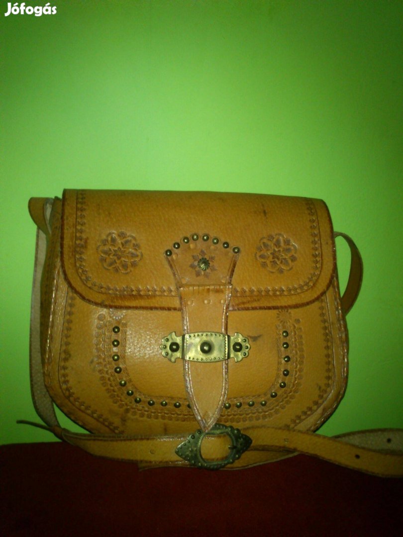 Női táska valódi bőrből vintage, rézberakásos iparművészeti készítésű!