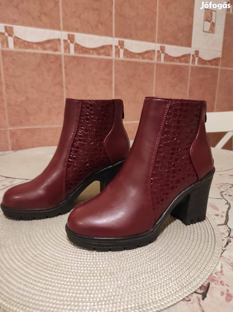Női új bokacsizma olcsón!