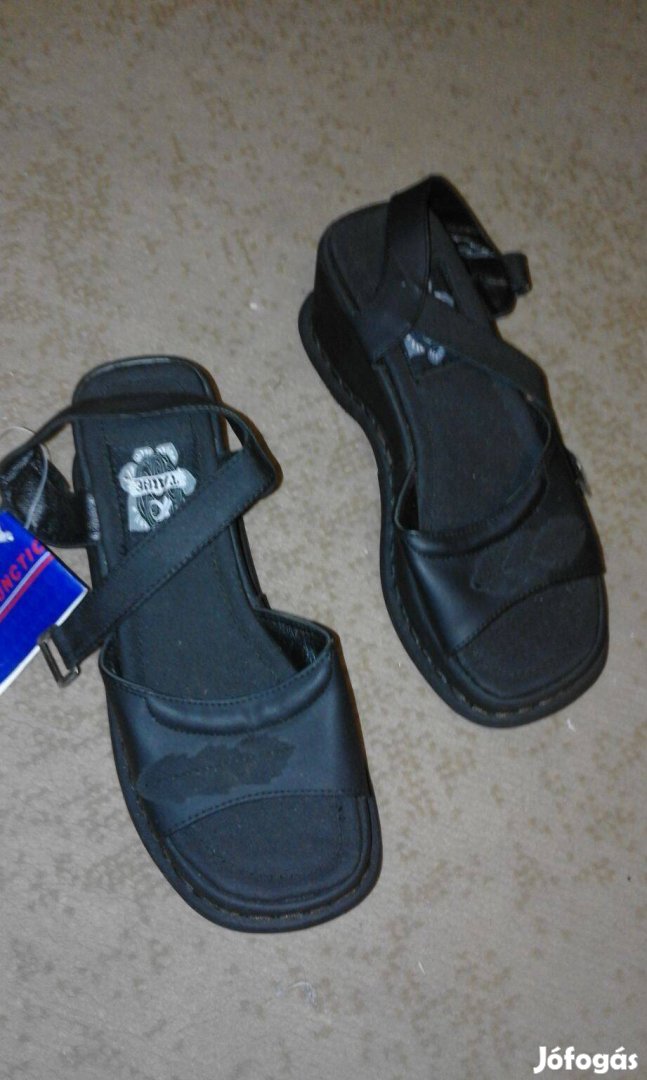 Női új fekete szandál
