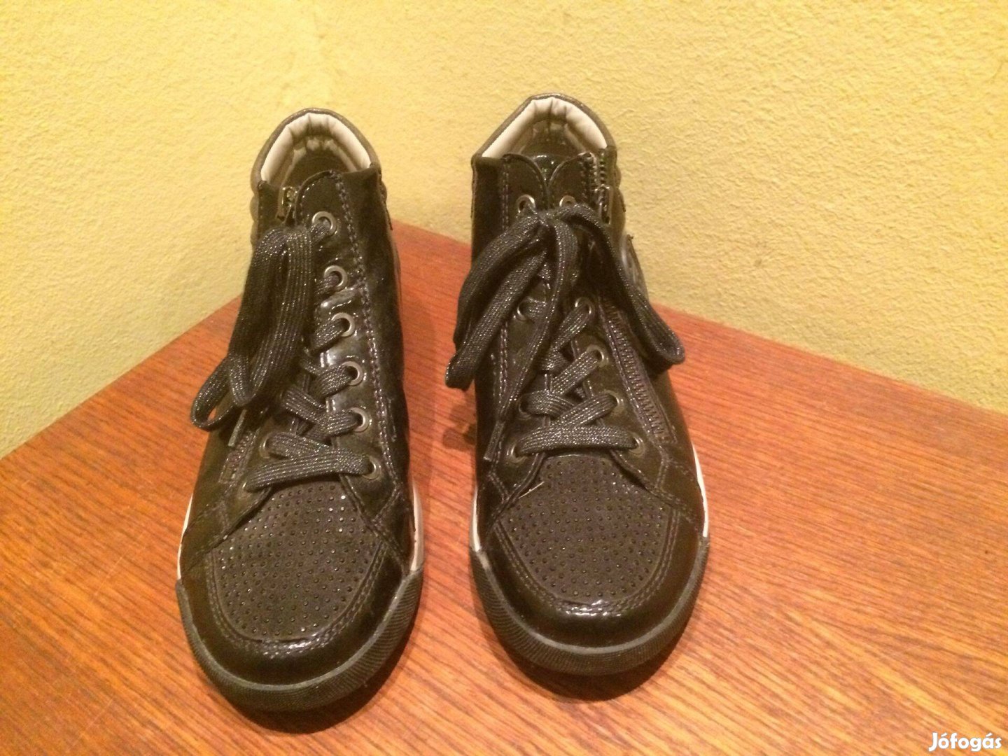 Női vagy gyerek cipő 35- 36-os