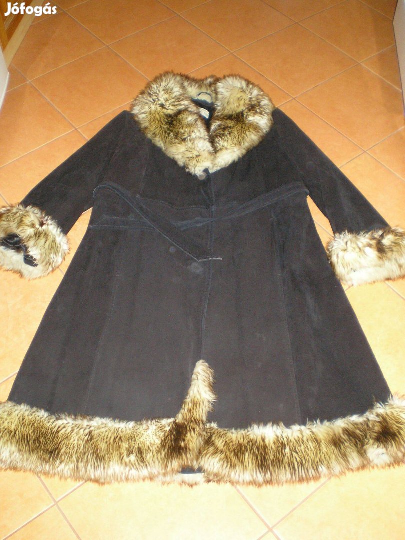 Női velúrbőr kabát szőrmegallérral XL-es XL