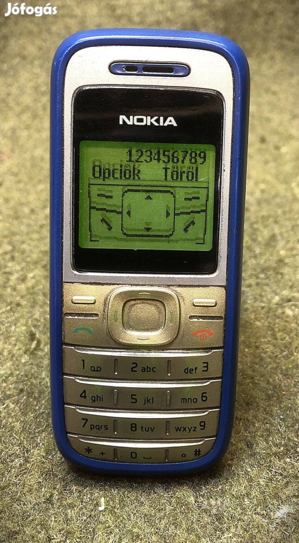 Nokia 1200 kártyafüggetlen mobiltelefon, tokkal és töltővel