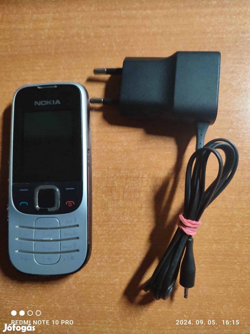 Nokia 2330c-2 független eladó.