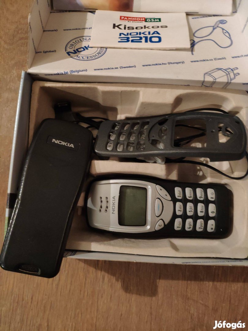 Nokia 3210 gyári tartozékaival dobozával