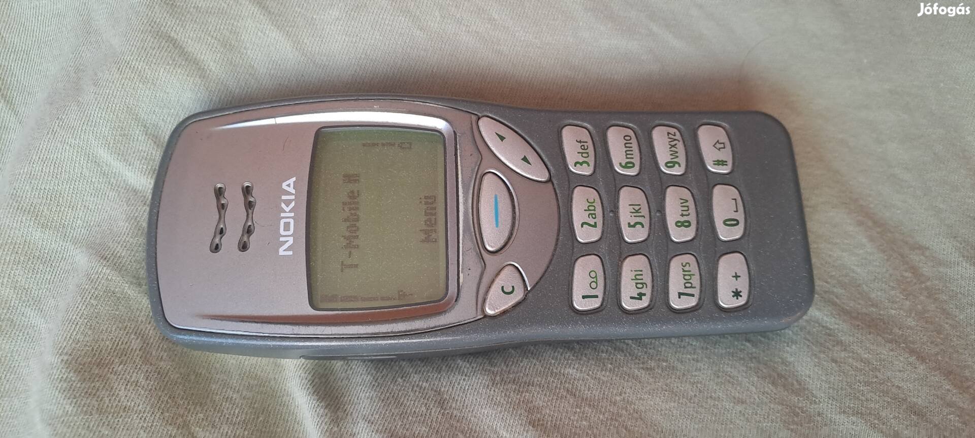 Nokia 3210 mobiltelefon töltővel 30as