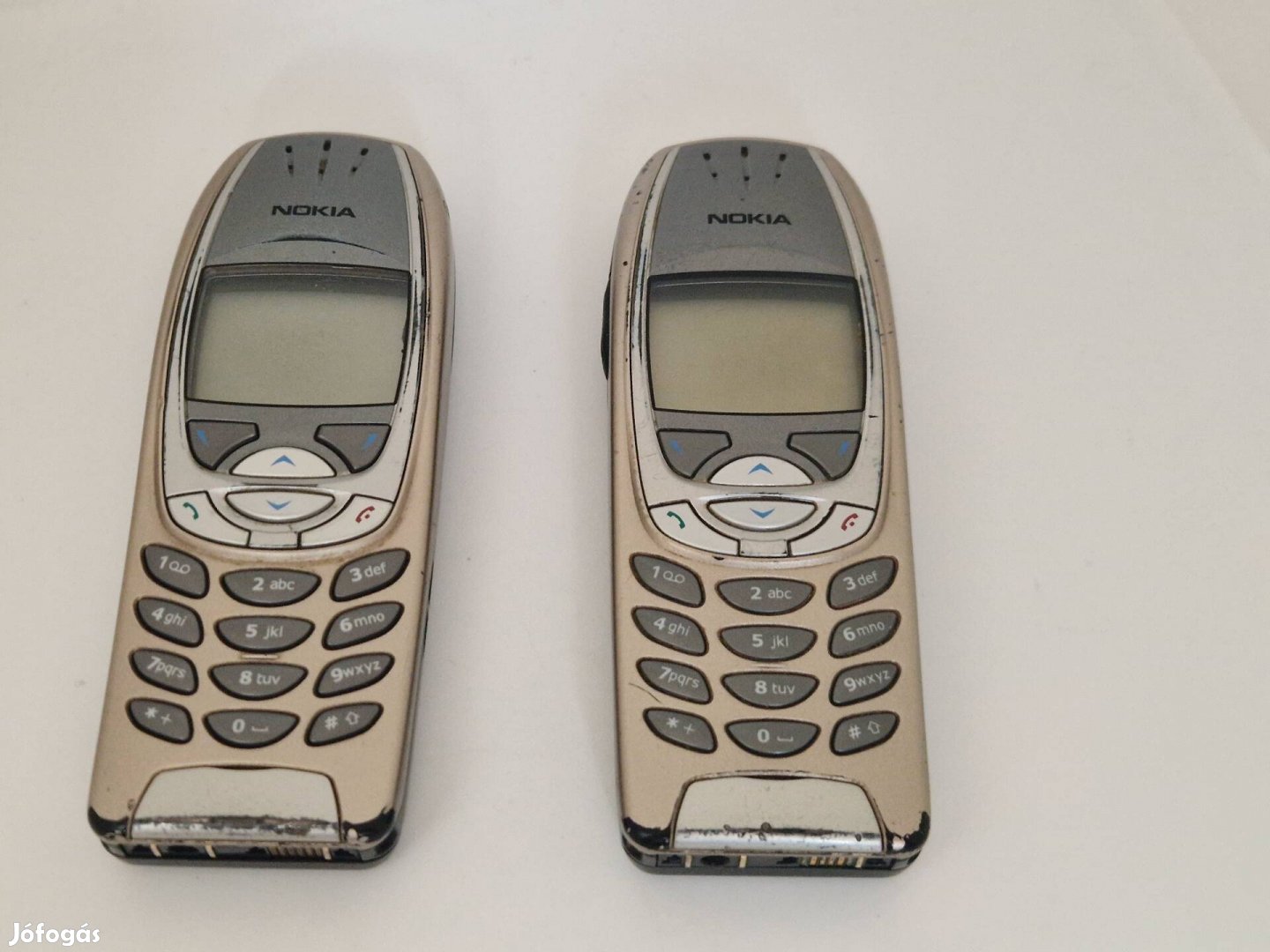 Nokia 6310-es.