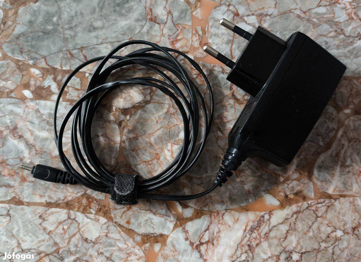 Nokia AC-4E vékony tűs töltő adapter