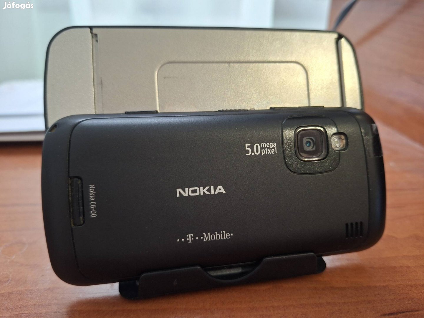 Nokia C6-00 