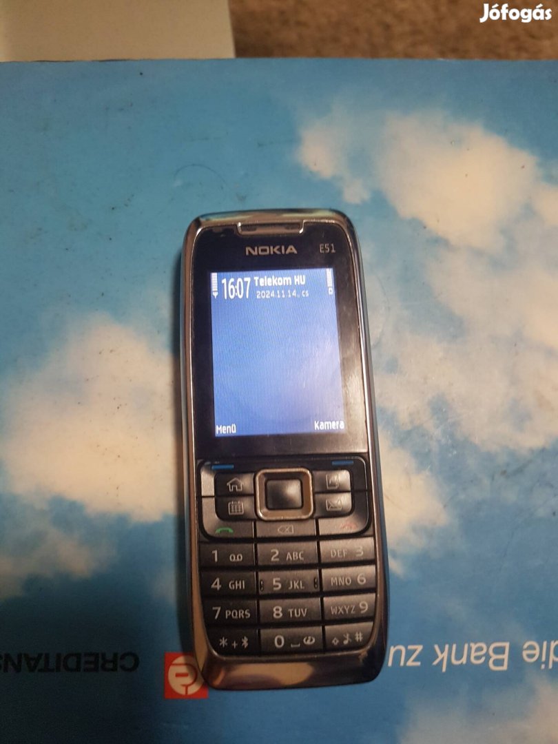 Nokia E51 retró nyomógombos telefon.