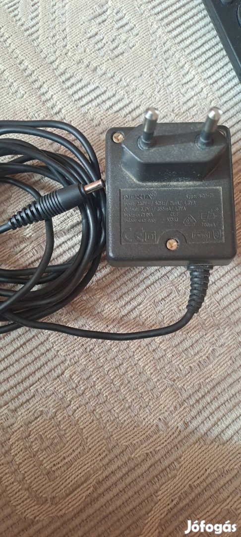 Nokia mobiltelefon töltő