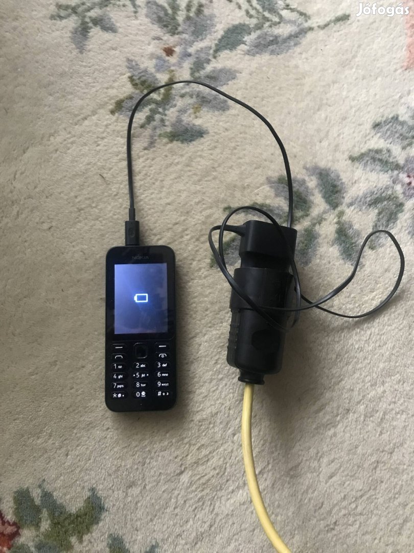 Nokia nyomógombos telefon