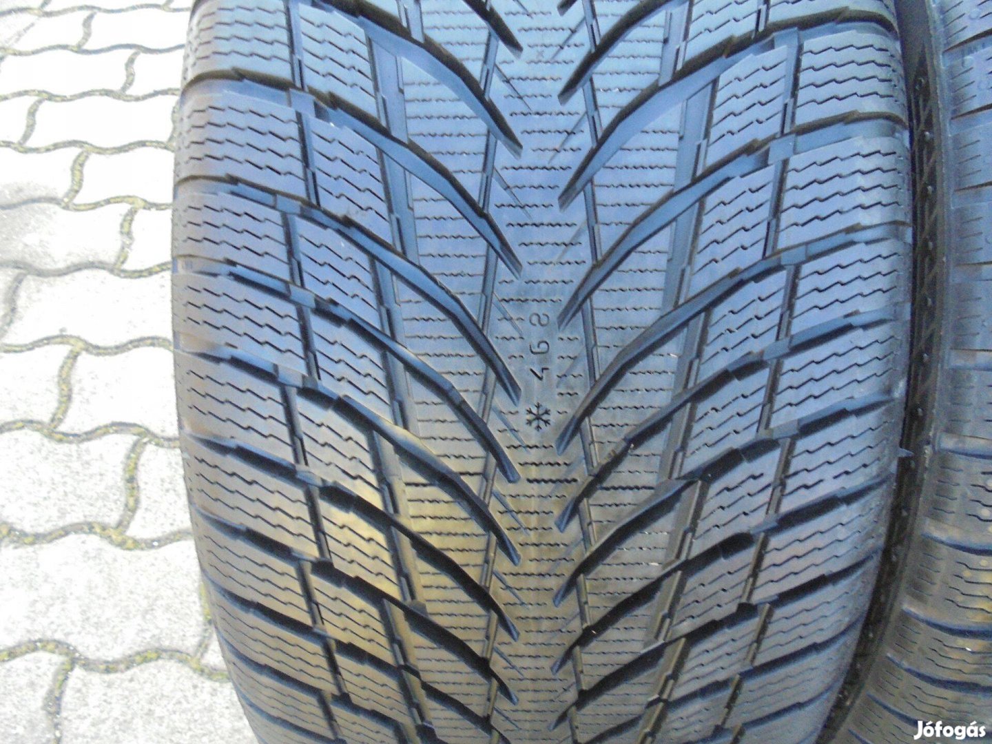 Nokian 18-as 1.000 kmet futott fiatal téli gumi