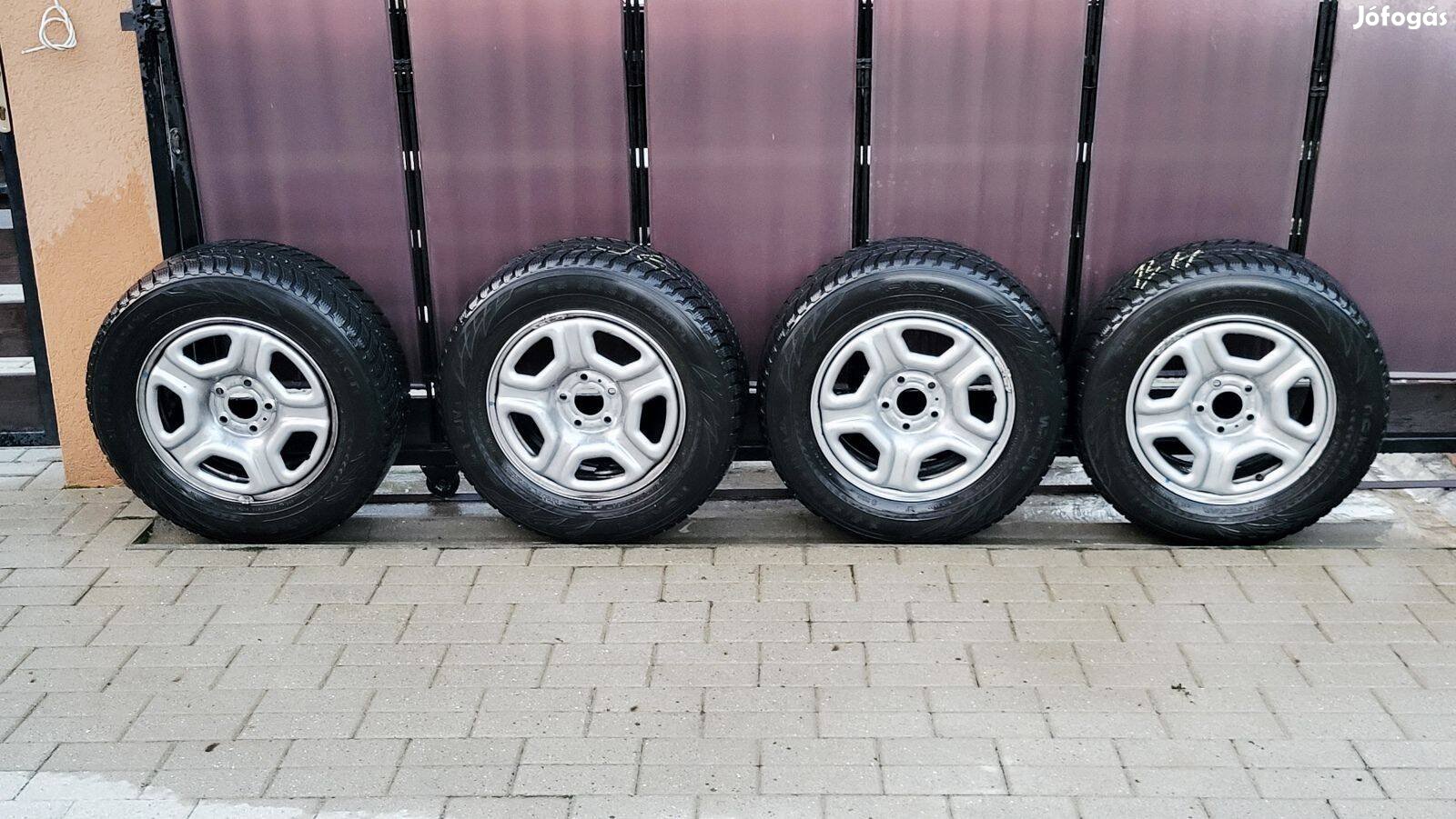 Nokian 215/65/R16 téligumi felnivel 4db