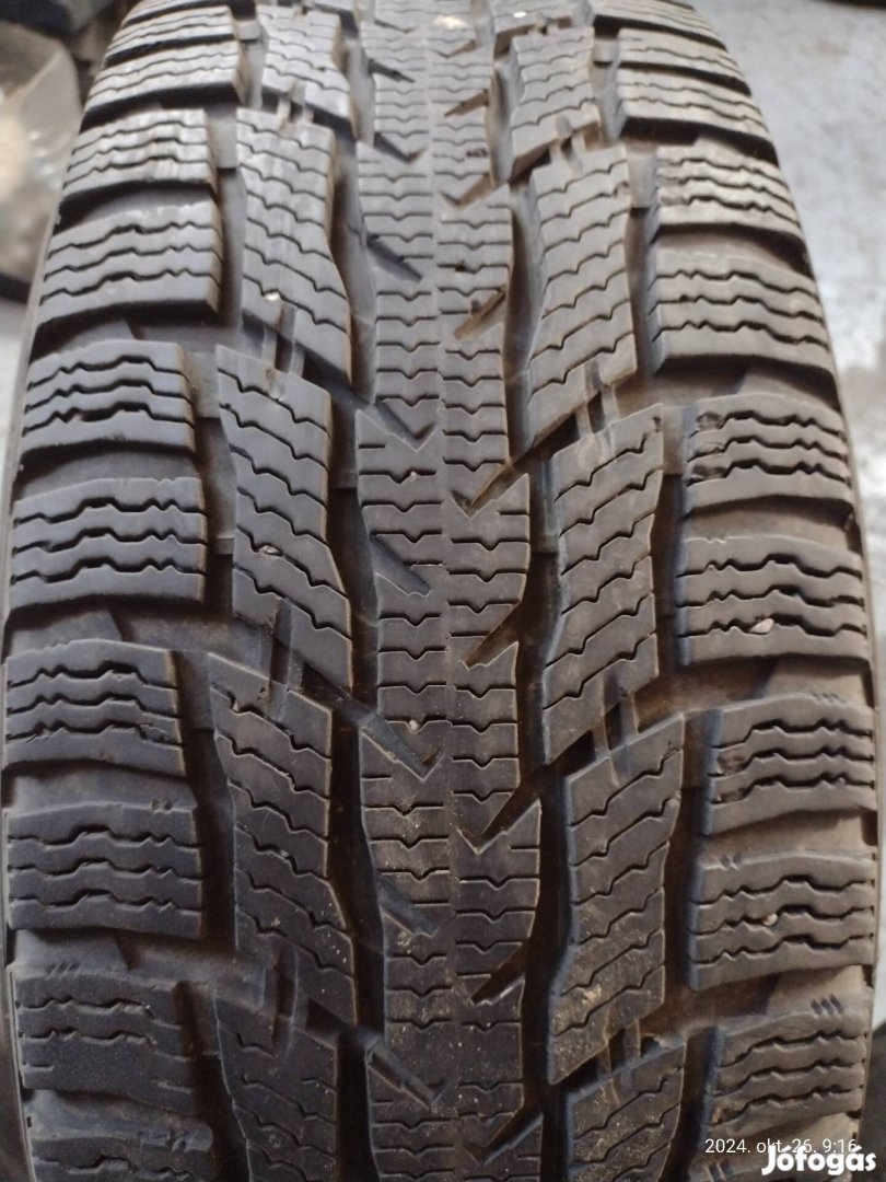 Nokian 215 / 65 R16C téli garnitúra eladó 7mm profillal