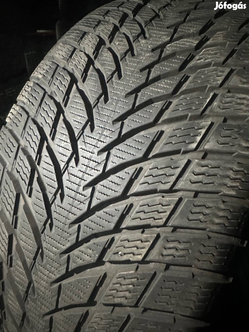 Nokian 225/40-18 téli gumi