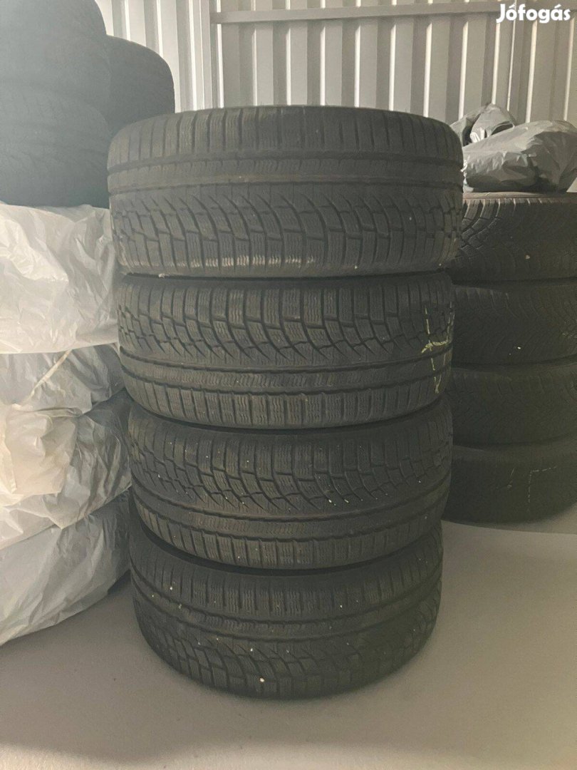 Nokian 235/40 R19 96V XL Wr A4 Téli gumi