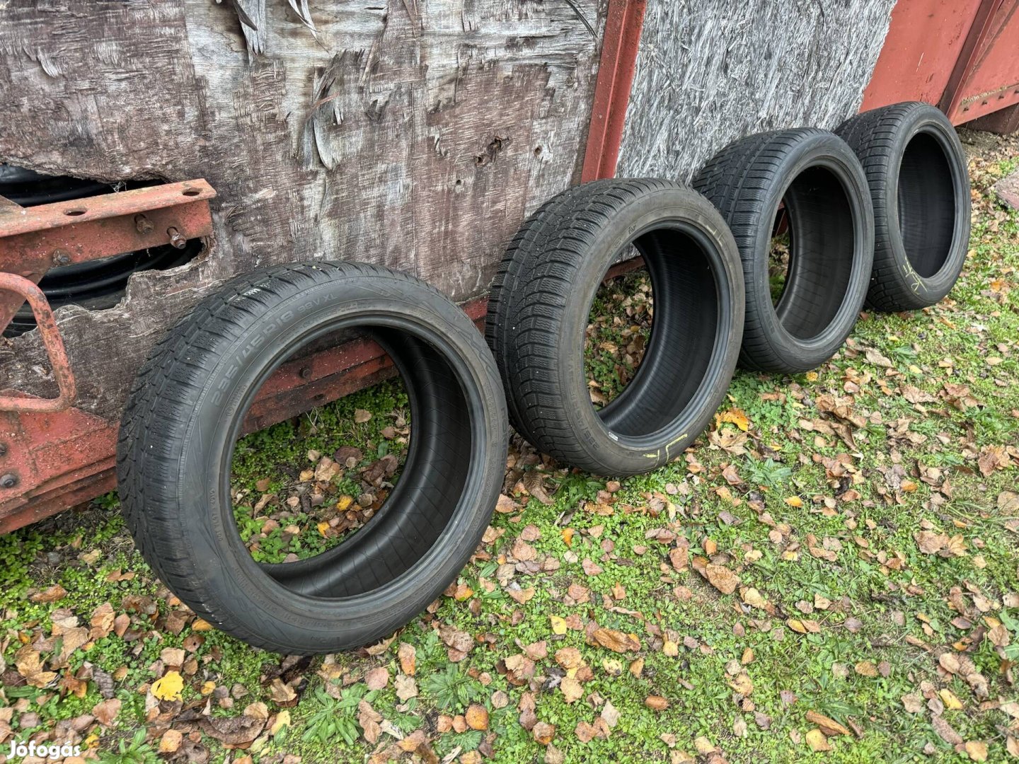 Nokian 235/45r18 XL peremvédő téli