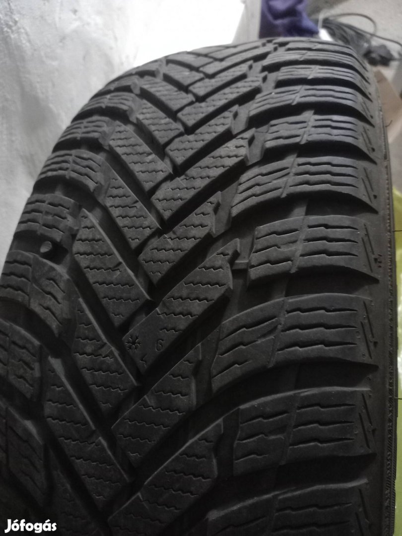 Nokian 235/60r17 Weatherproof Suv 106H XL