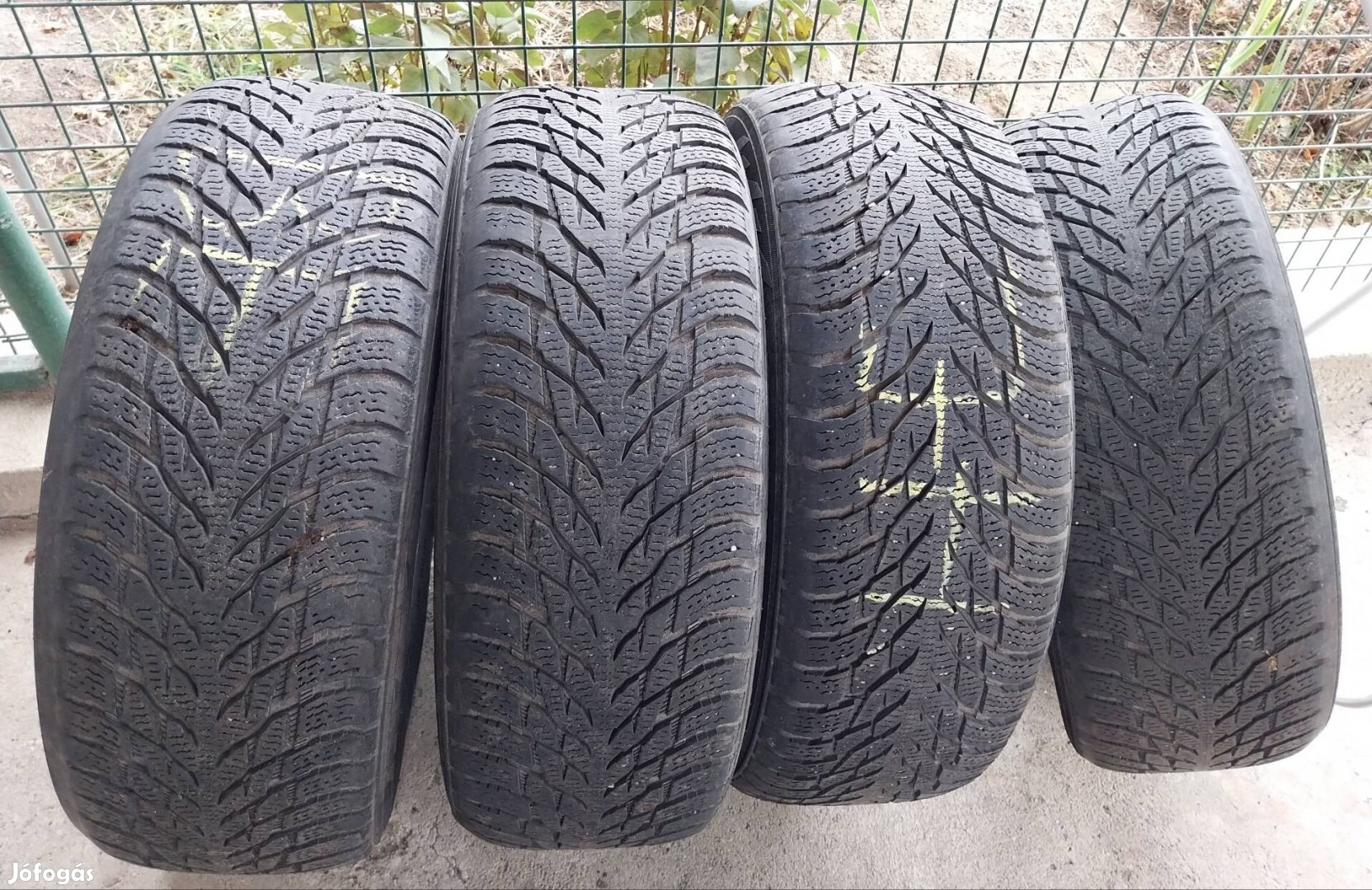 Nokian Hakkapelitta 205x60x16 négyévszakos gumi 