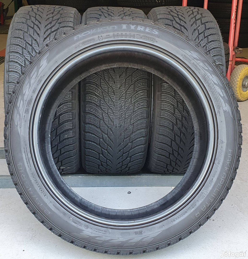 Nokian Hakkapelitta 235/45 R18 téli gumi 4db /T144