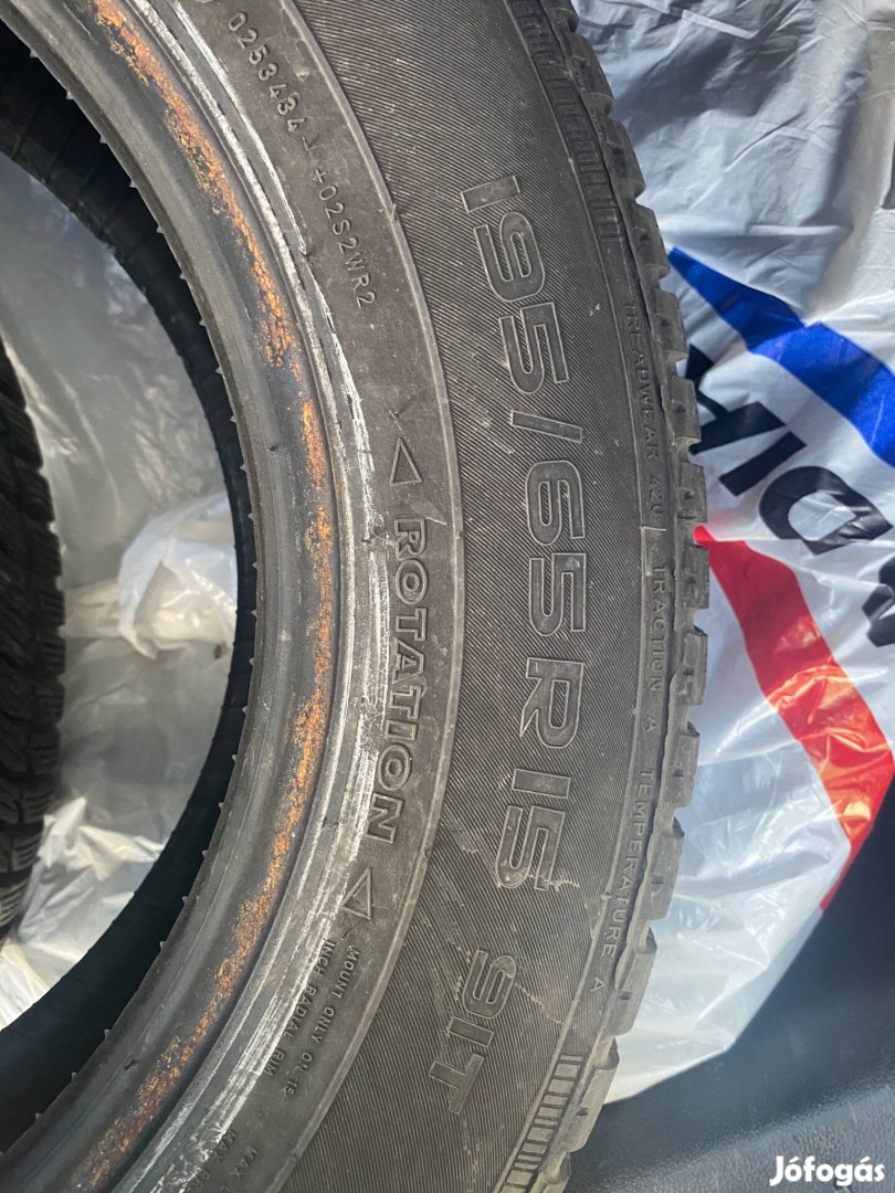 Nokian WR D4 Téli gumik 195/65R15 Szép állapot, jó ár!
