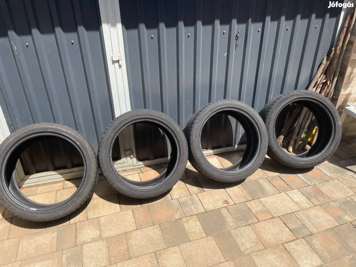 Nokian Zline 4 db 235/40 18-as gumi. Ingyen elvihető