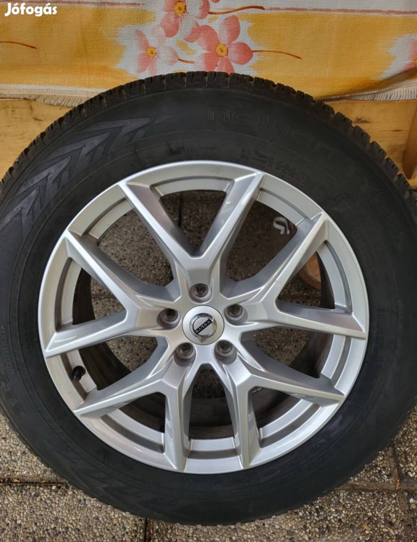 Nokian téli gumi szett eredeti Volvo felnivel együtt