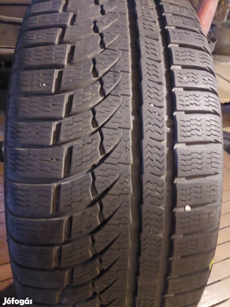 Nokian téligumi garnitúra 235/55r17