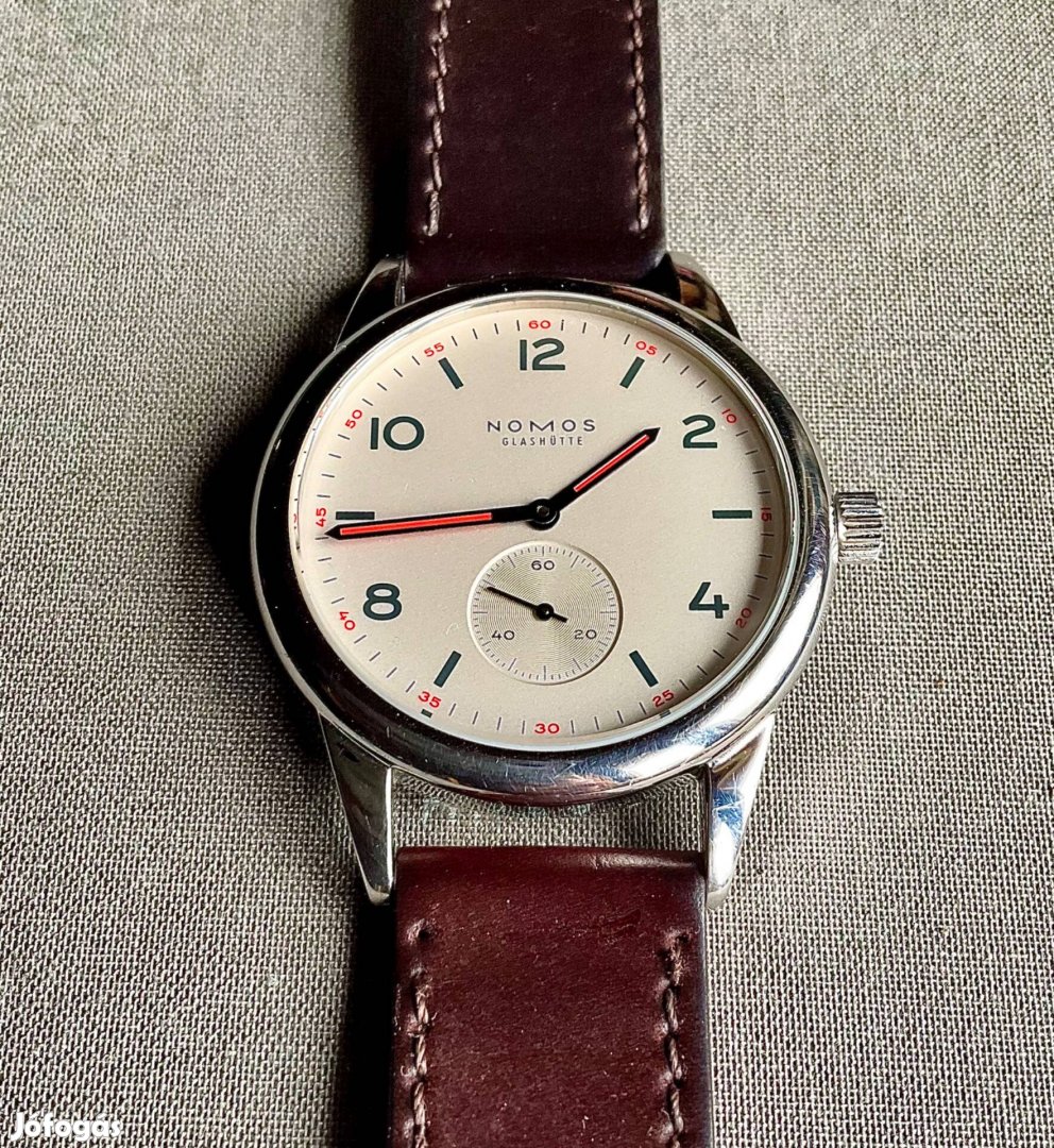 Nomos club 753 automata óra