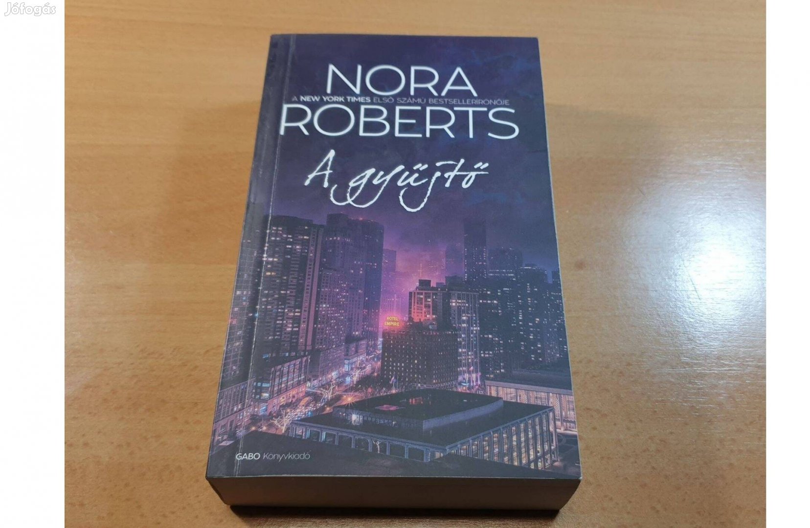 Nora Roberts - A gyűjtő c. könyv eladó