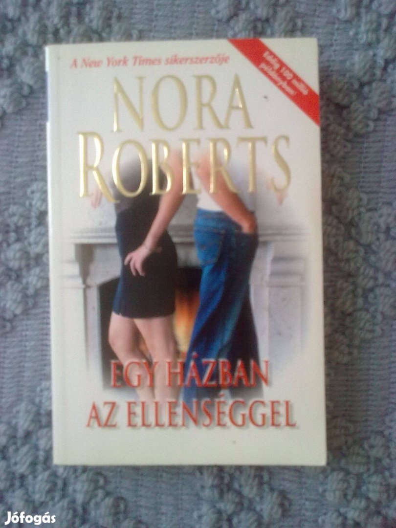 Nora Roberts - Egy házban az ellenséggel / Romantikus könyv