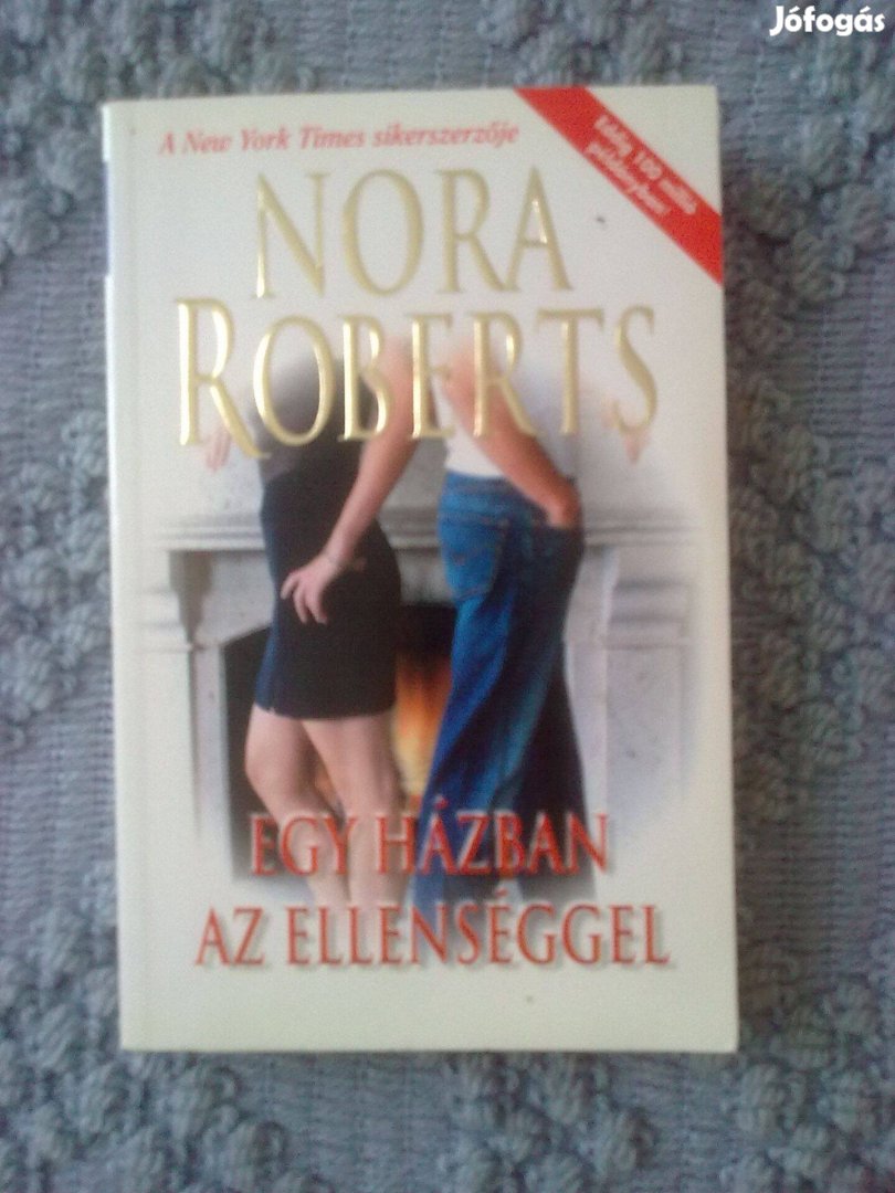 Nora Roberts - Egy házban az ellenséggel / Romantikus könyv