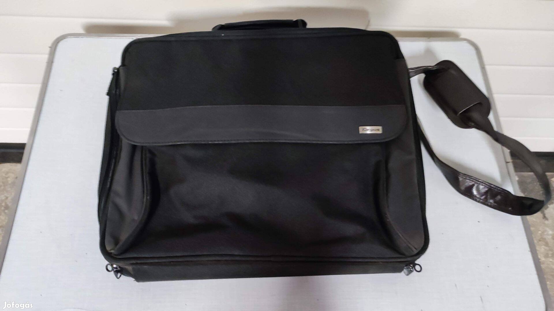 Notebook táska 15.4" fekete