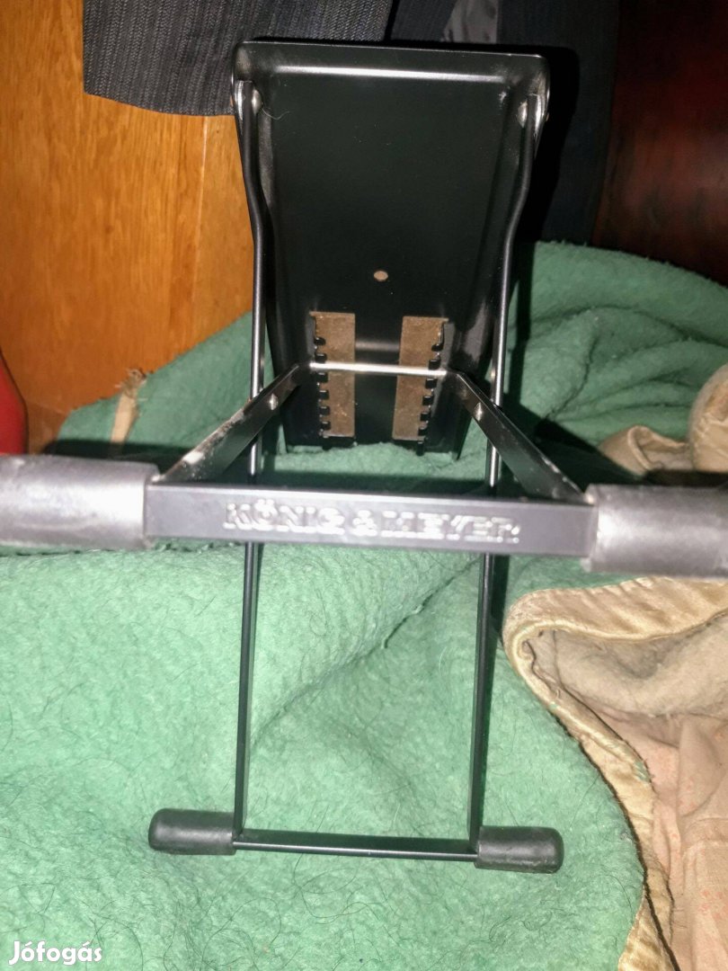 Notes Displayed König&Meyer Germany Classic Guitar Foot Stand