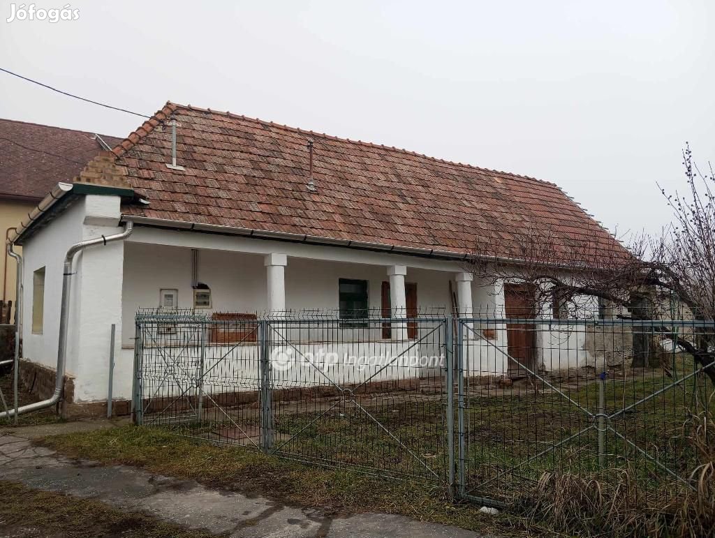 Novaji eladó 60 nm-es ház