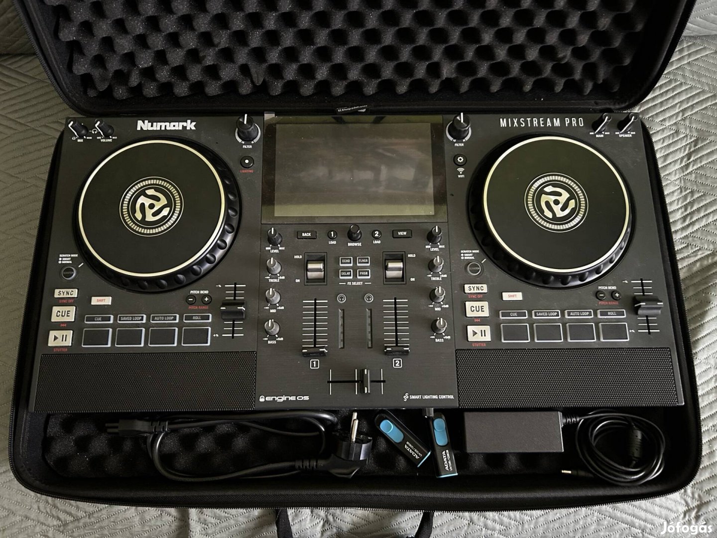 Numark Mixstream Pro (Pioneer DJ fejhallgatóval, AV-Jefe mikrofonnal)