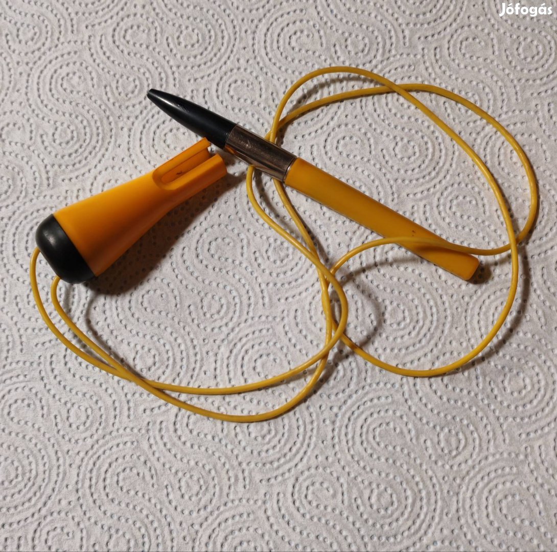 Nyakba akasztós golyóstoll.