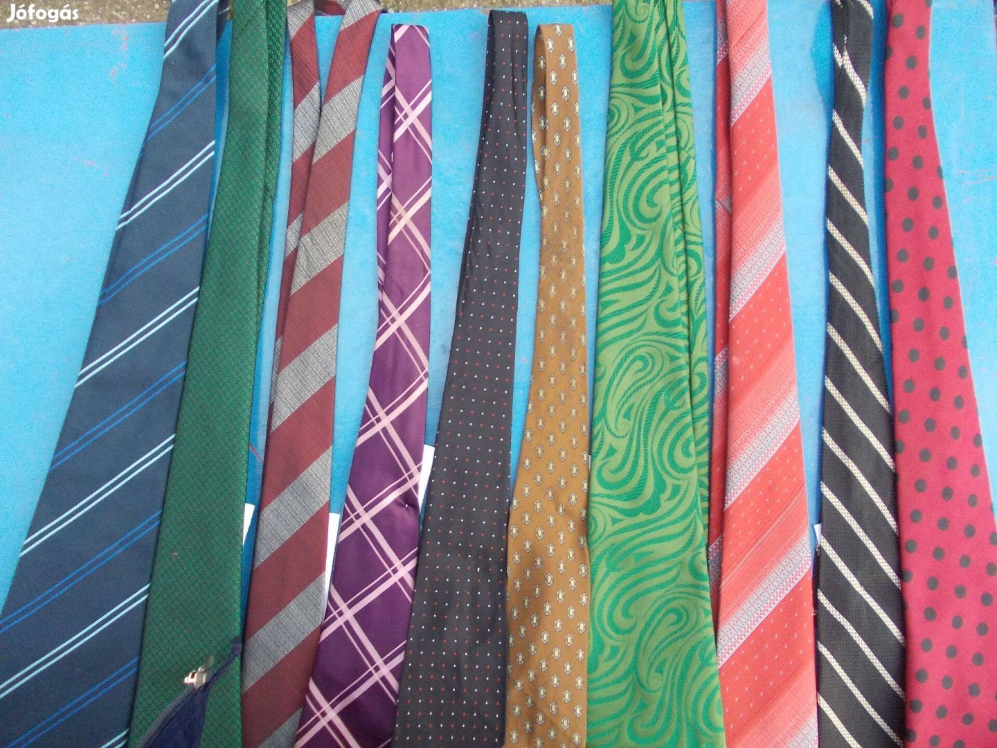 Nyakkendők különböző színekben