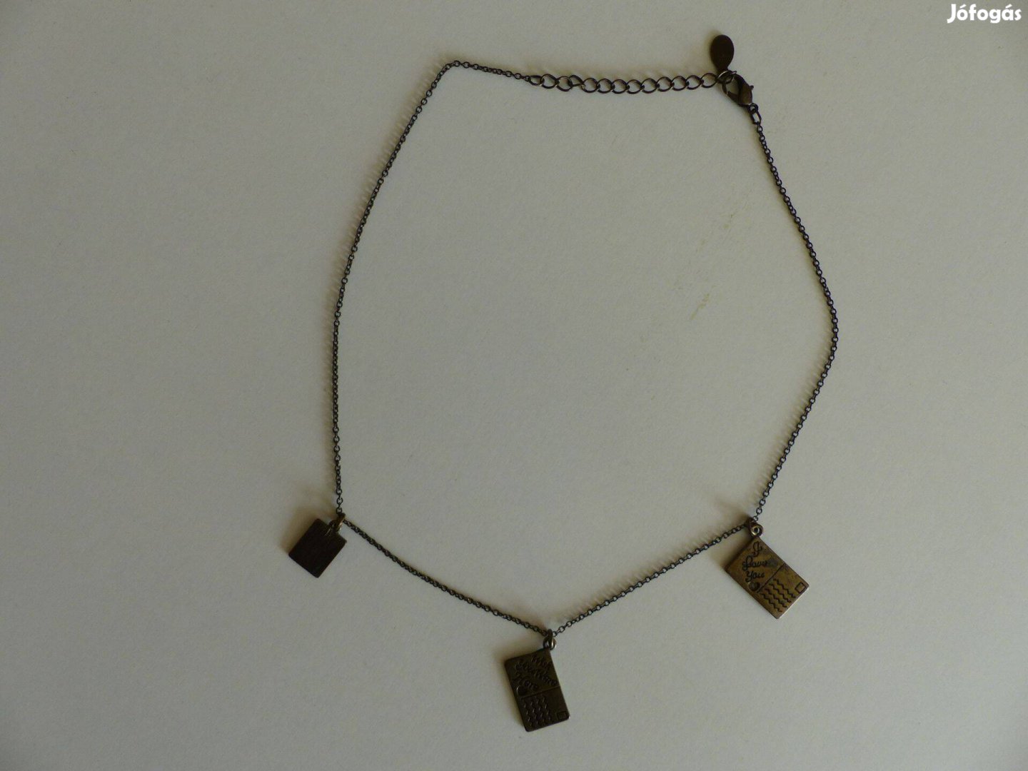 Nyaklánc képeslapmedálokkal