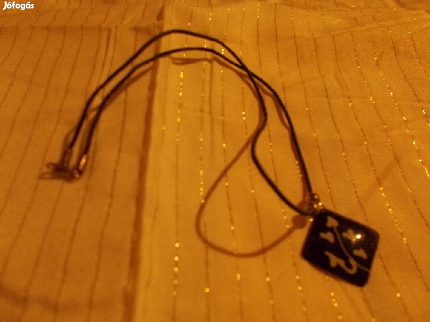 Nyaklánc zománcozott medállal