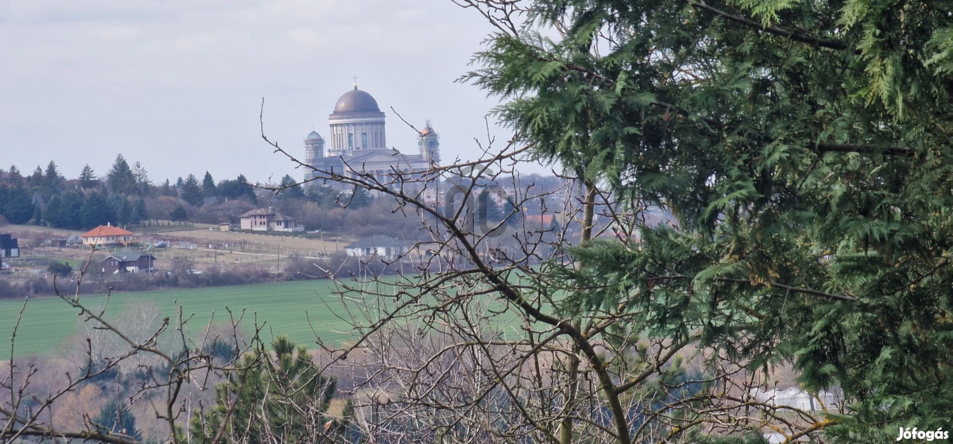 Nyaraló épitési telken eladó Esztergom Szamárhegyen örök panorámával