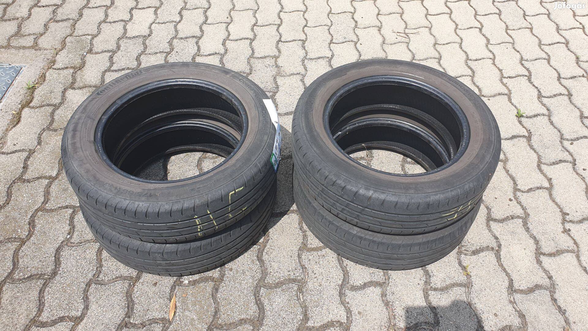 Nyárgumik 4 db 175/65 R 15 Contipremium Contact 2