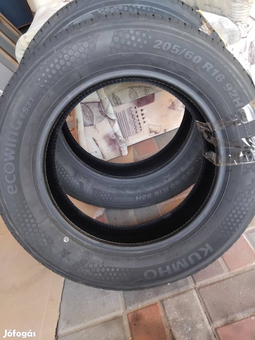 Nyári gumi 20560r16 kumho elado