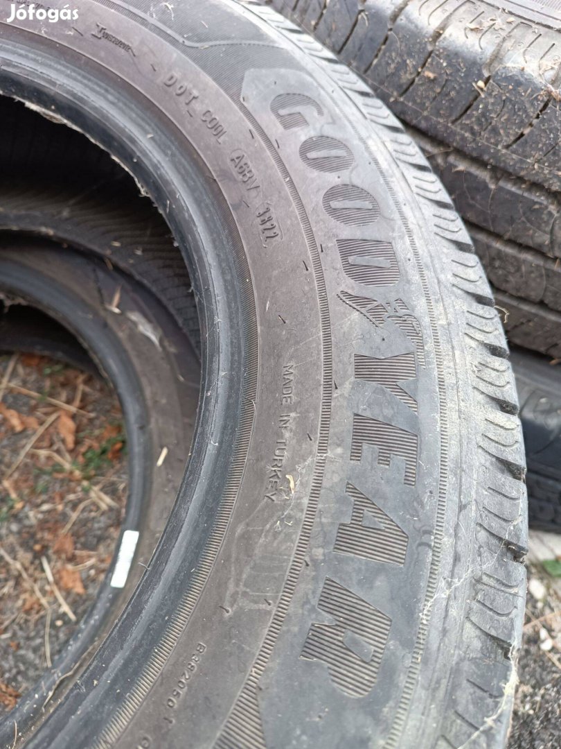 Nyári gumi 215/ 65r 16c 4db