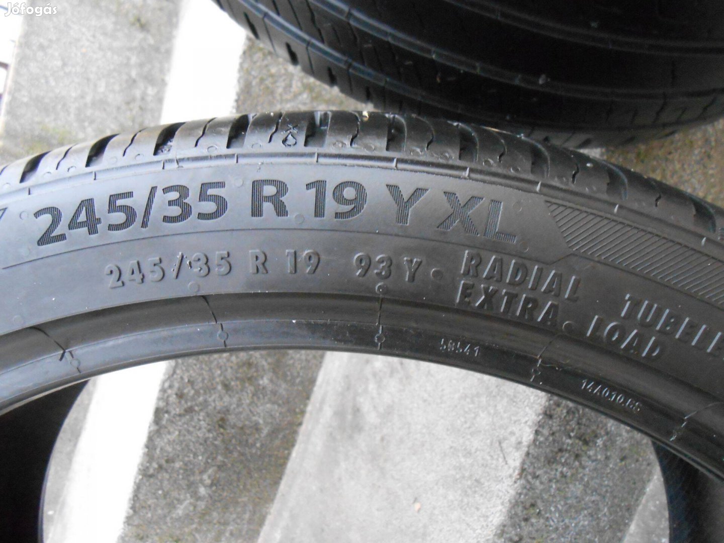 Nyári gumi Barum 245/35R19