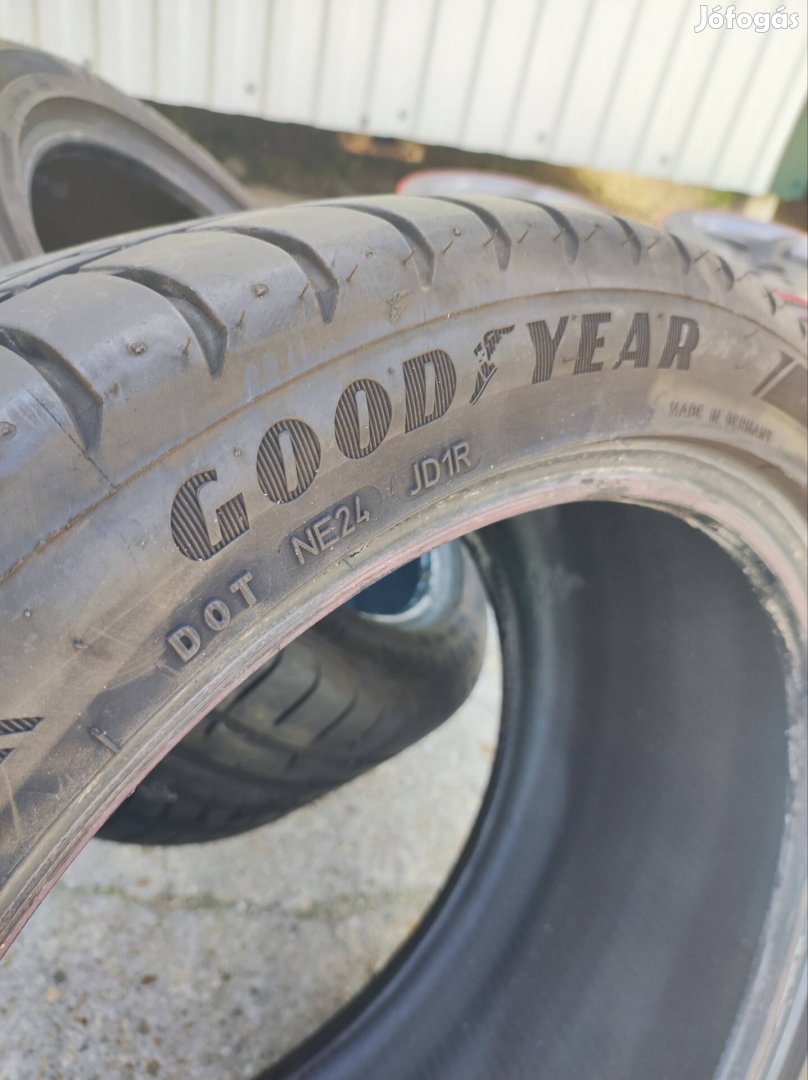 Nyári gumi Goodyear 285/35R18