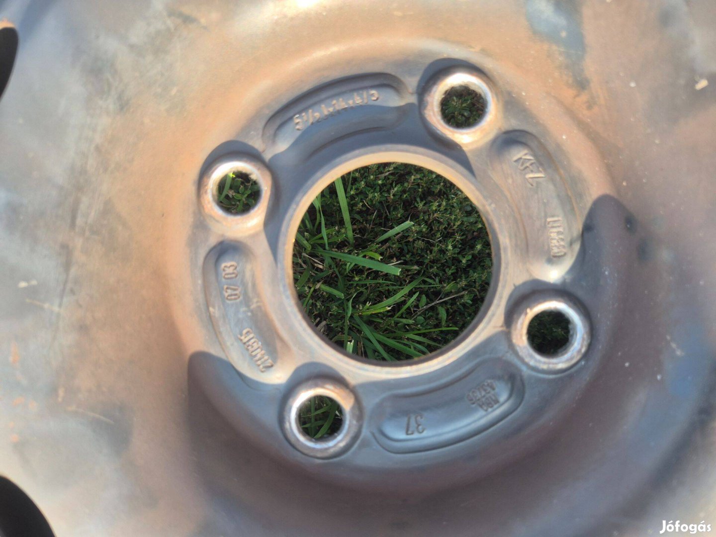 Nyári gumi felnire szerelve